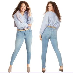 Old Navy Pop Icon Skinny Jean Light Wash Size 12